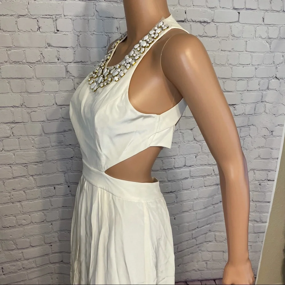 BCBG White Ball Gown w/ statement jewelry & open side slits size 2
